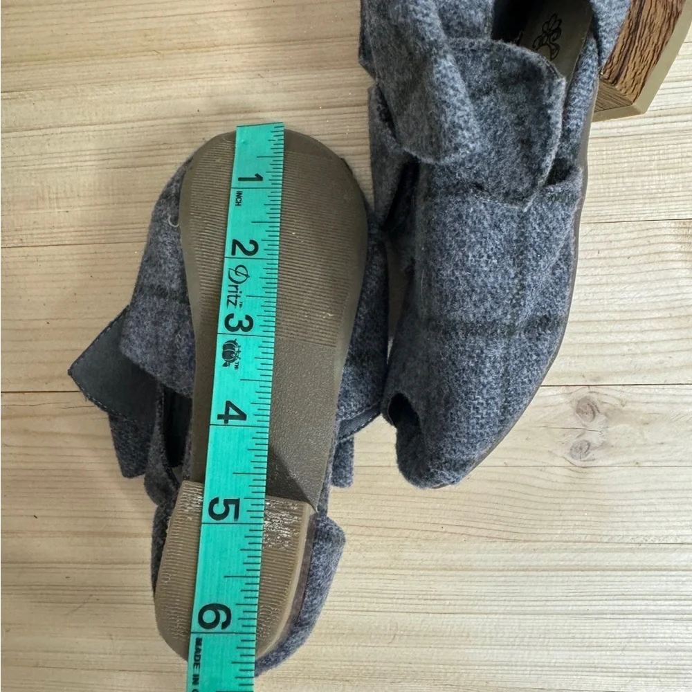Joyfloie Sophie Gray Plaid Sophie Shoes. Great Condition. Size 10. HTF. Bow